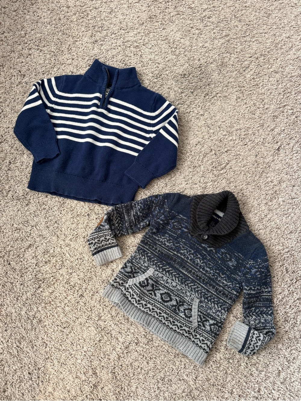 Bundle of 2 Sweaters 4T Boys